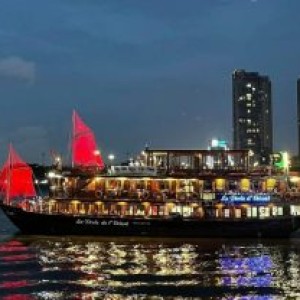 Du thuyền Hòn Ngọc Viễn Đông trên sông Sài Gòn