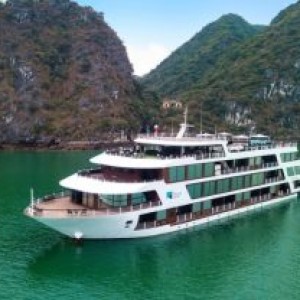 Du thuyền Le Theatre: Nhà hát nghệ thuật giữa kỳ quan Lan Hạ