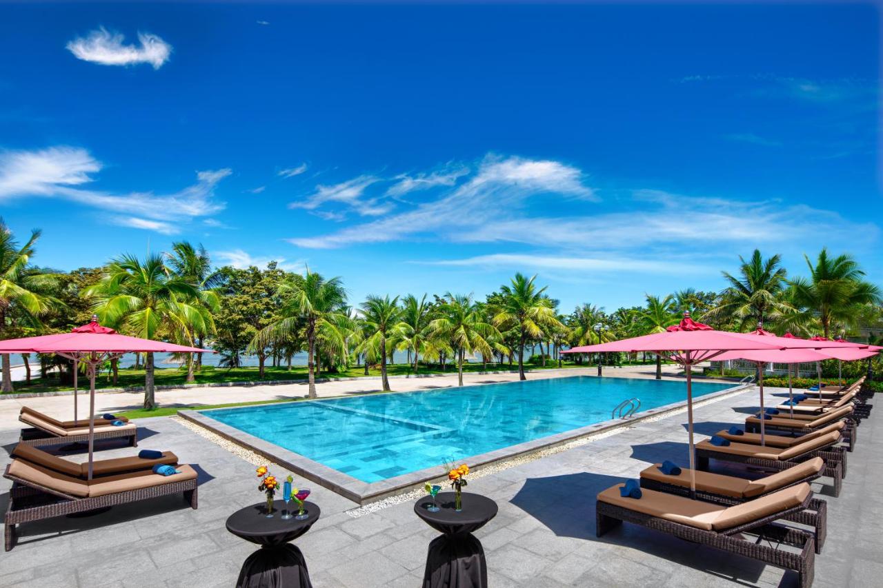 Bể bơi khách sạn Paradise Hạ Long 