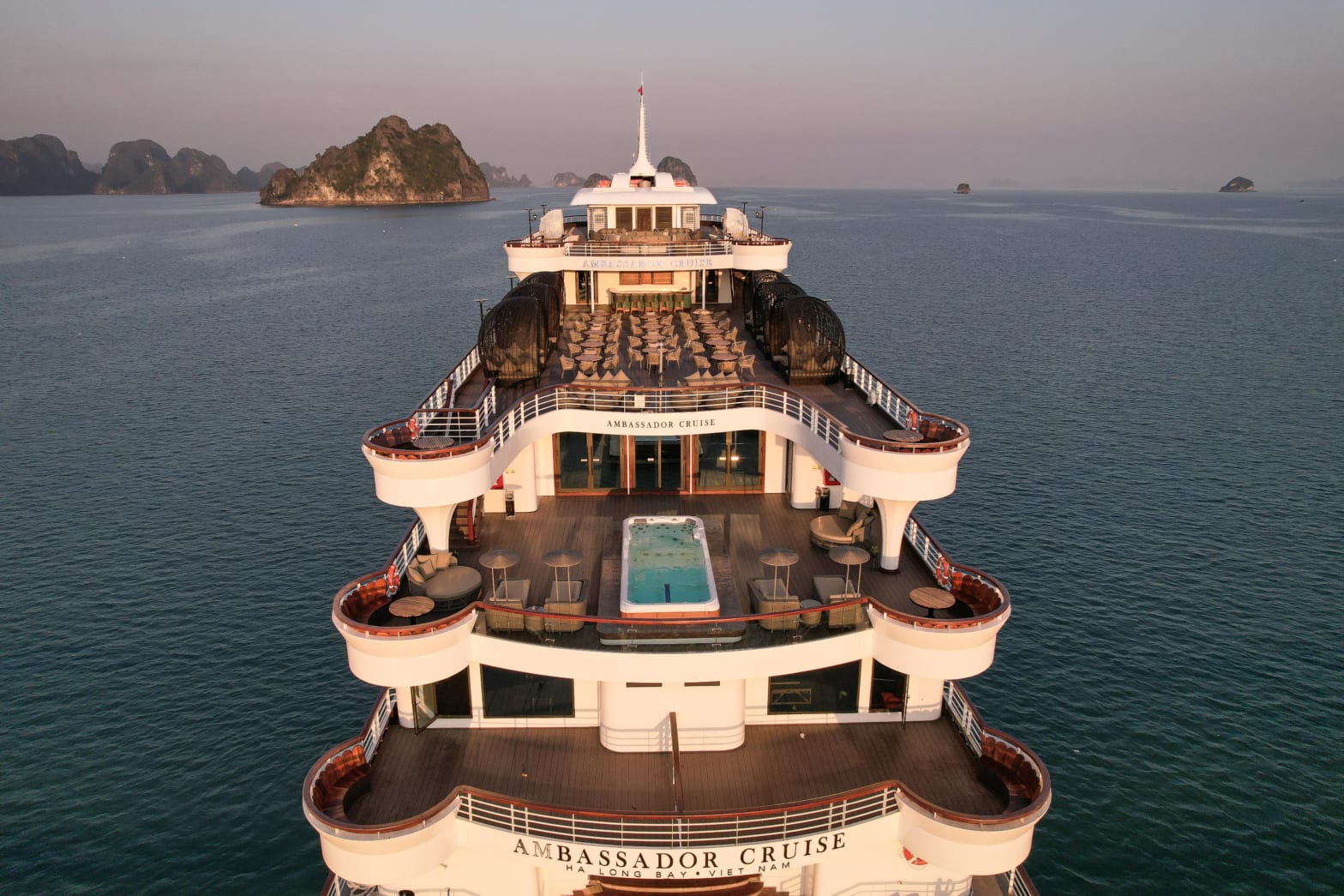 Giới thiệu về du thuyền Ambassador Cruise 