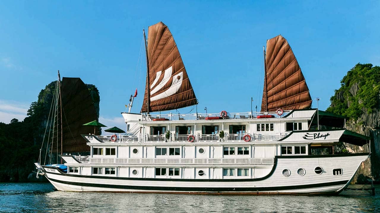 Du thuyền vỏ gỗ Hạ Long 