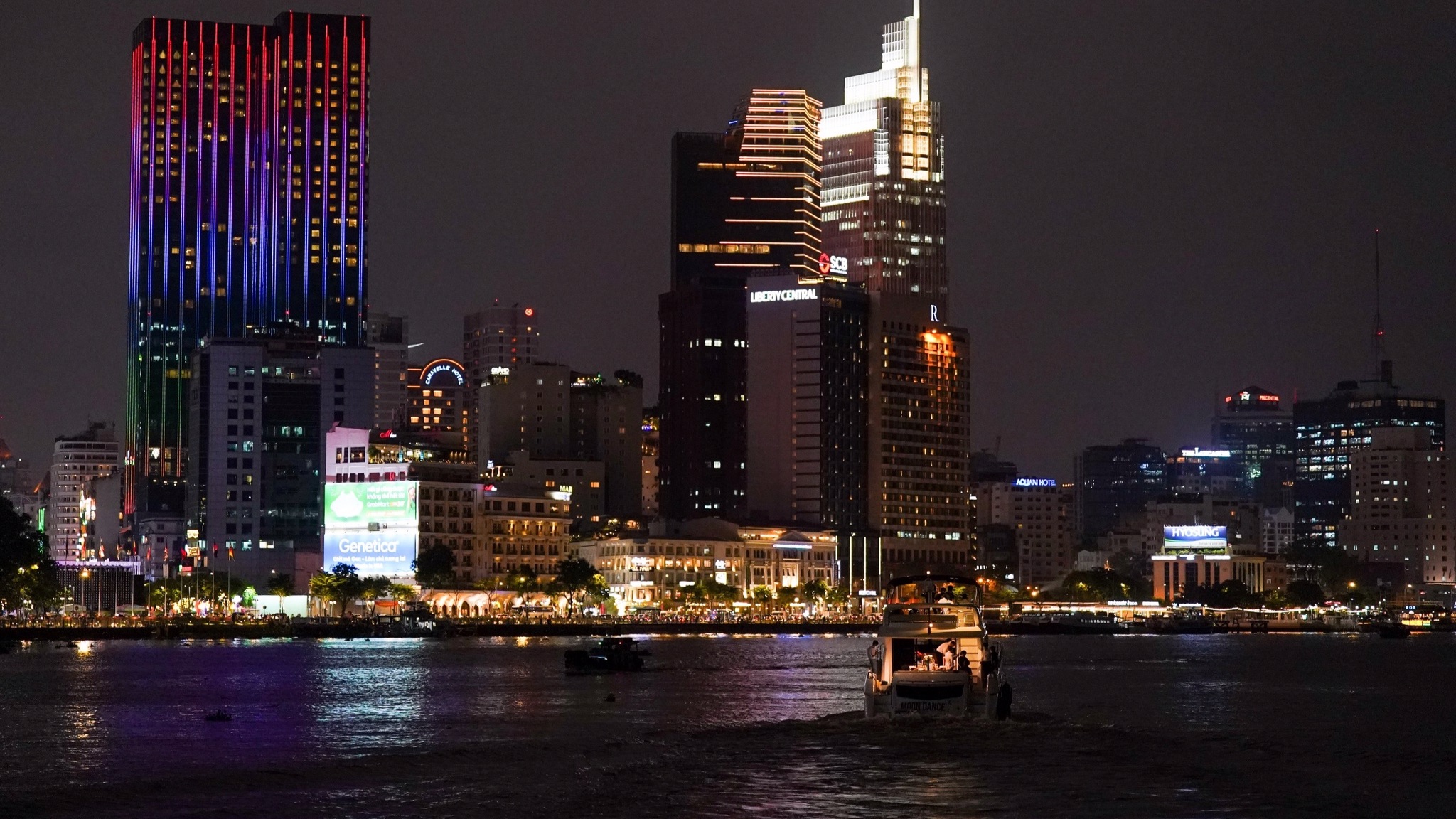 Vẻ đẹp Sài Gòn về đêm từ du thuyền Saigon Princess