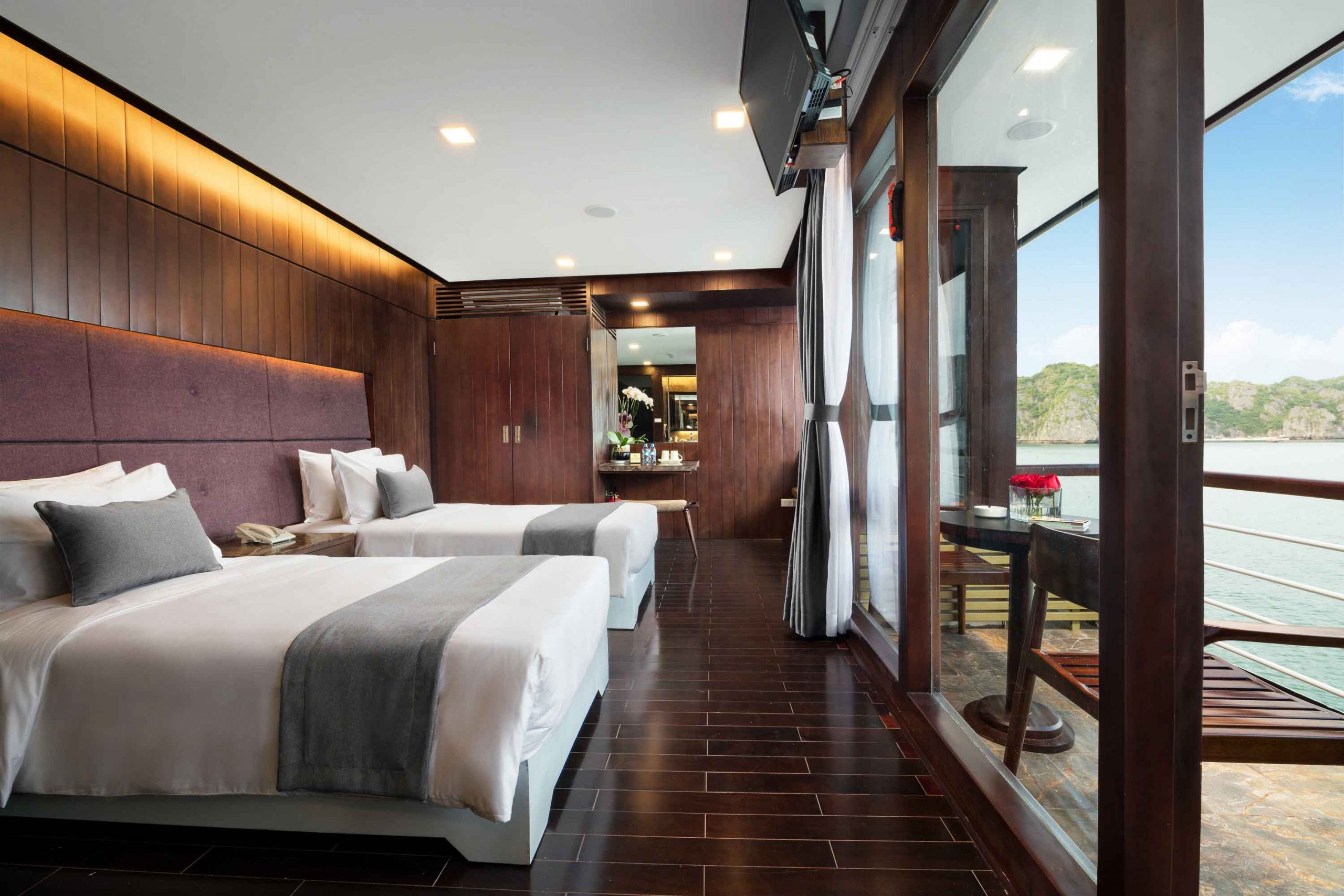 Phòng Premium Suite du thuyền Orchid Hạ Long 