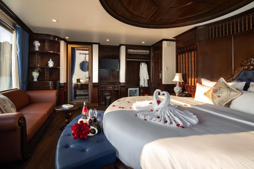 Phòng VIP du thuyền Lacasta Regal Cruise 