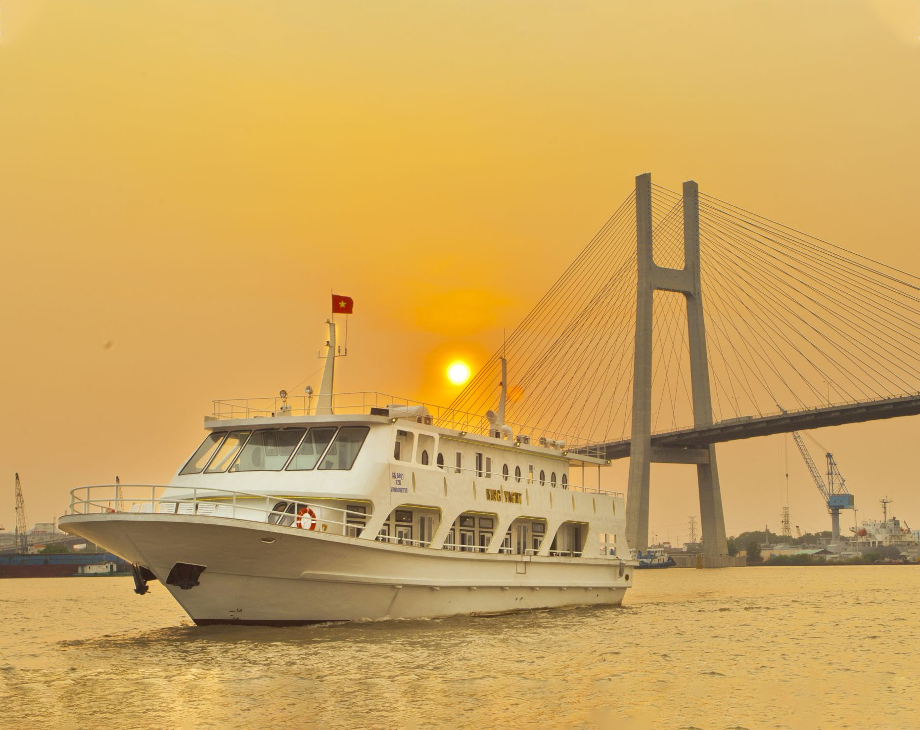 Du thuyền King Yacht Sài Gòn 