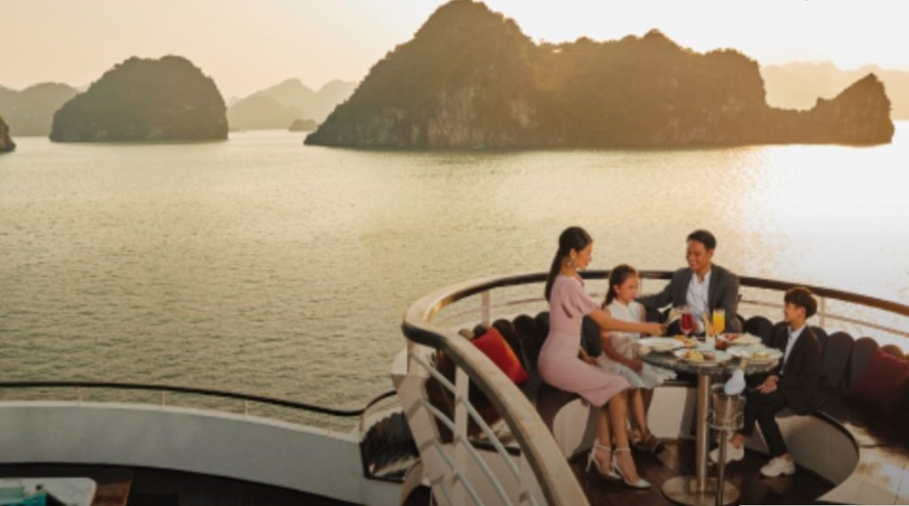 Đánh Giá Dịch Vụ & Kinh Nghiệm Chọn Du Thuyền HL Du Khách Trước