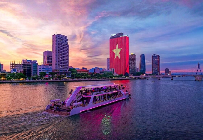 Bữa tối sang trọng trên Du thuyền Poseidon Đà Nẵng