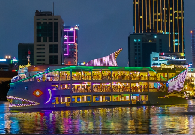 Ăn tối trên du thuyền Bến Nghé ven sông Sài Gòn