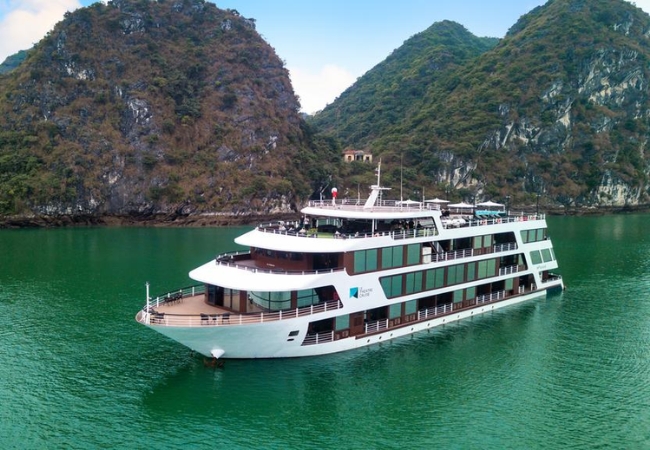 Du thuyền Le Theatre: Nhà hát nghệ thuật giữa kỳ quan Lan Hạ